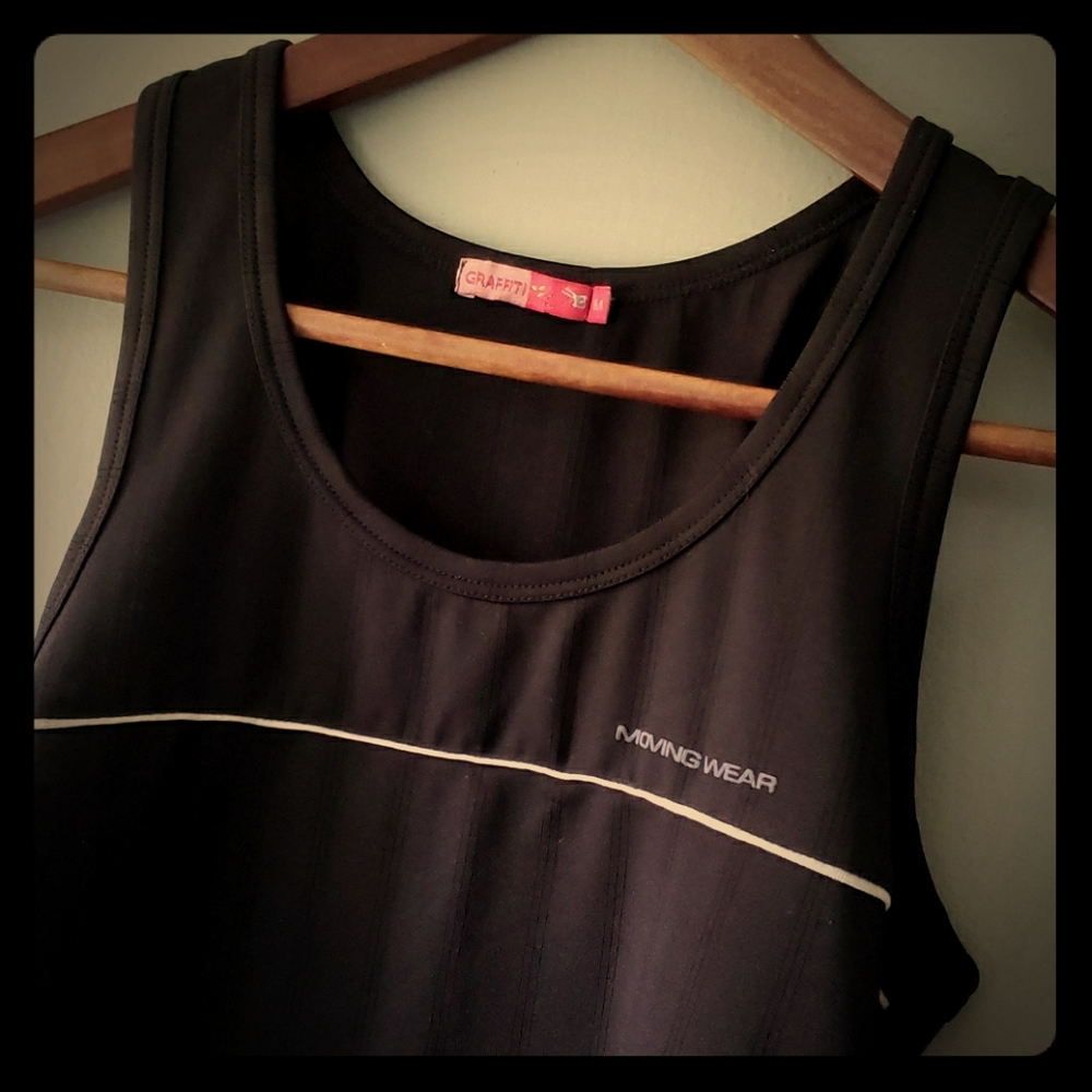 Graffiti brand moving wear top